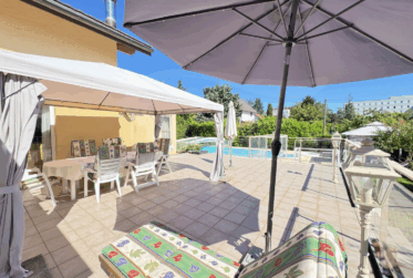 Superbe villa individuelle avec extérieurs d'exception