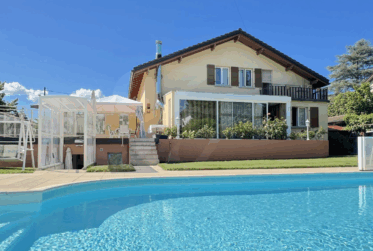 Superbe villa individuelle avec extérieurs d'exception